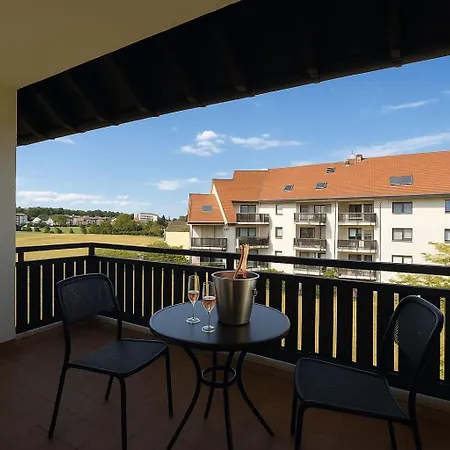 Seenest Mit Blick Ins Gruene *