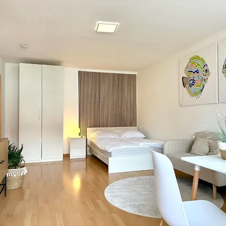 Seenest Mit Blick Ins Gruene Friedrichshafen